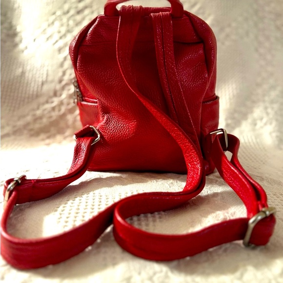 BCBGMaxAzaria Red Adjustable Backpack Purse Made in Italy Good Condition - Picture 7 of 16